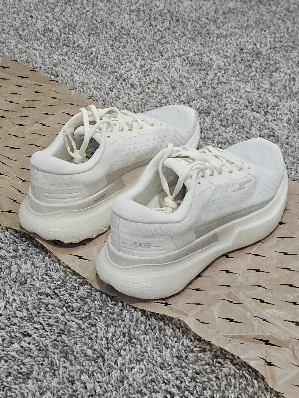 BRAND-NEW Bougie Men's Running Shoes